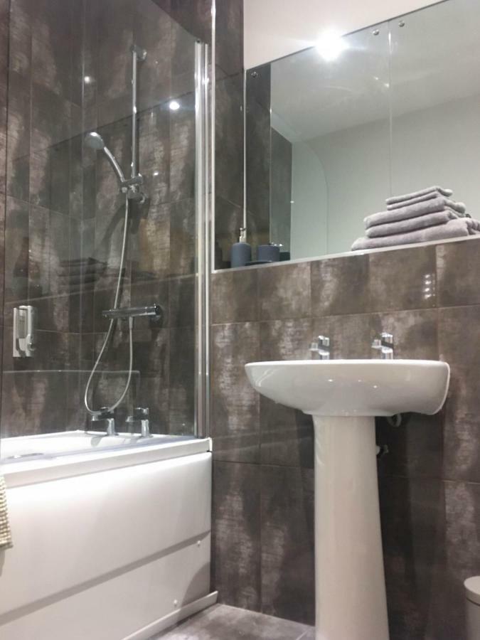 Luxury 1 Bed Apartment In City Centre With Parking Τσέστερ Εξωτερικό φωτογραφία