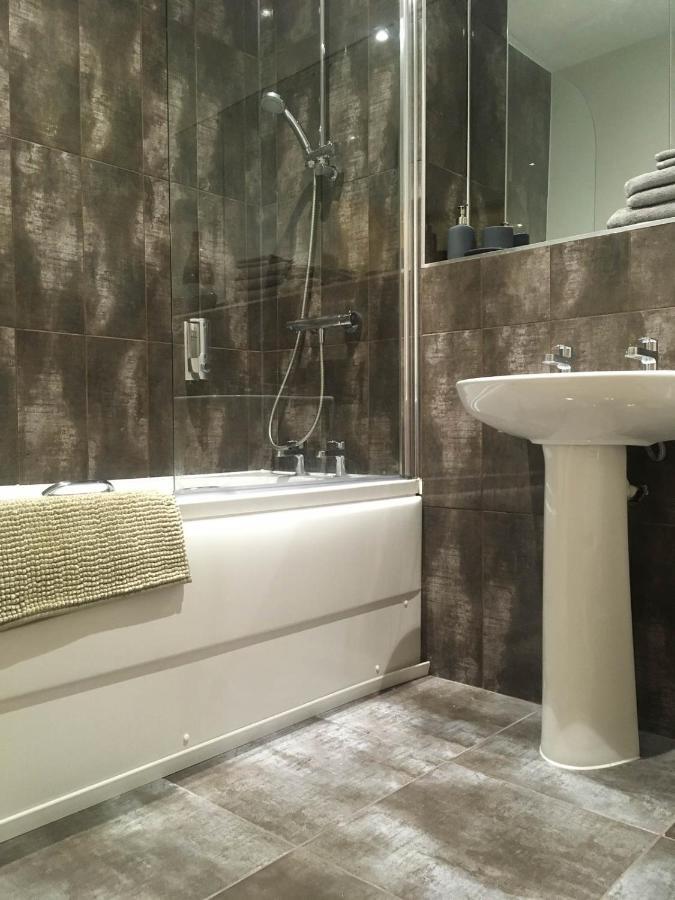 Luxury 1 Bed Apartment In City Centre With Parking Τσέστερ Εξωτερικό φωτογραφία